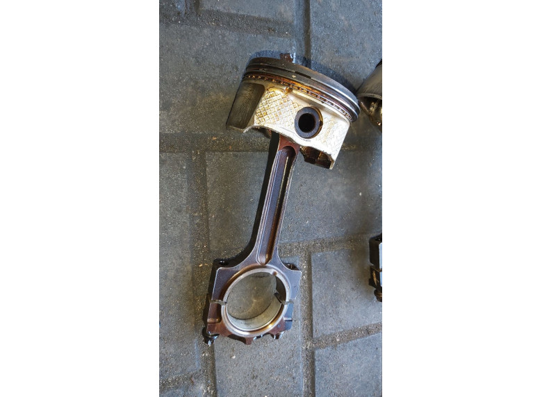 Шатун к Mazda 3, 2011г.