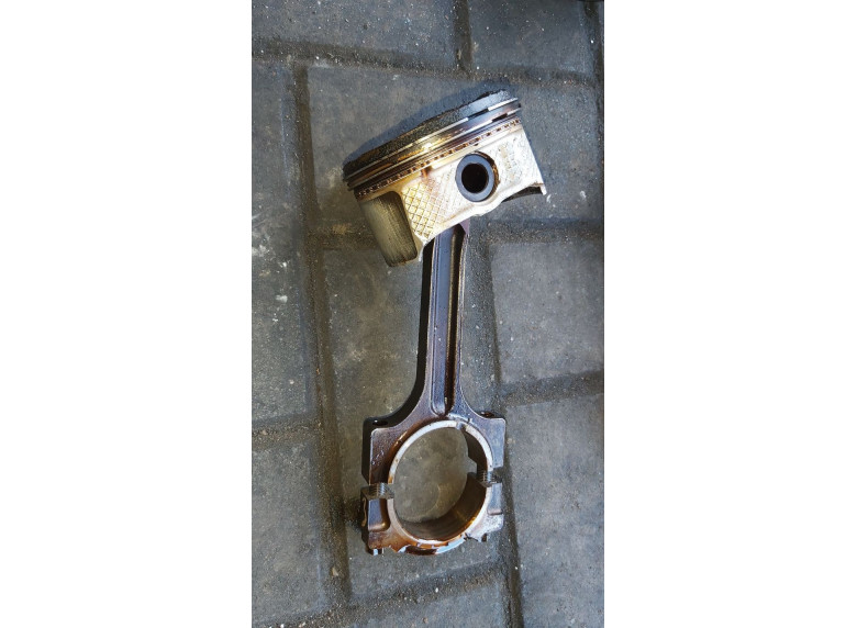 Шатун к Mazda 3, 2011г.