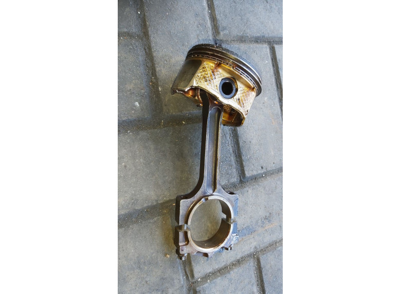 Шатун к Mazda 3, 2011г.