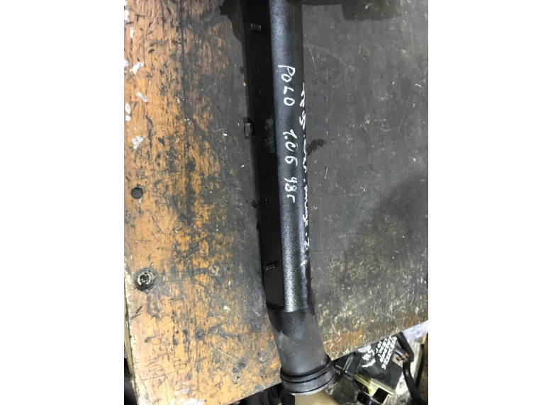 Трубка охлаждающей жидкости пластиковая к Volkswagen Polo, 1998г.