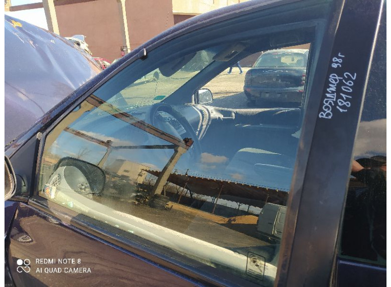 Стекло двери передней левой к Chrysler Voyager, 1998г.