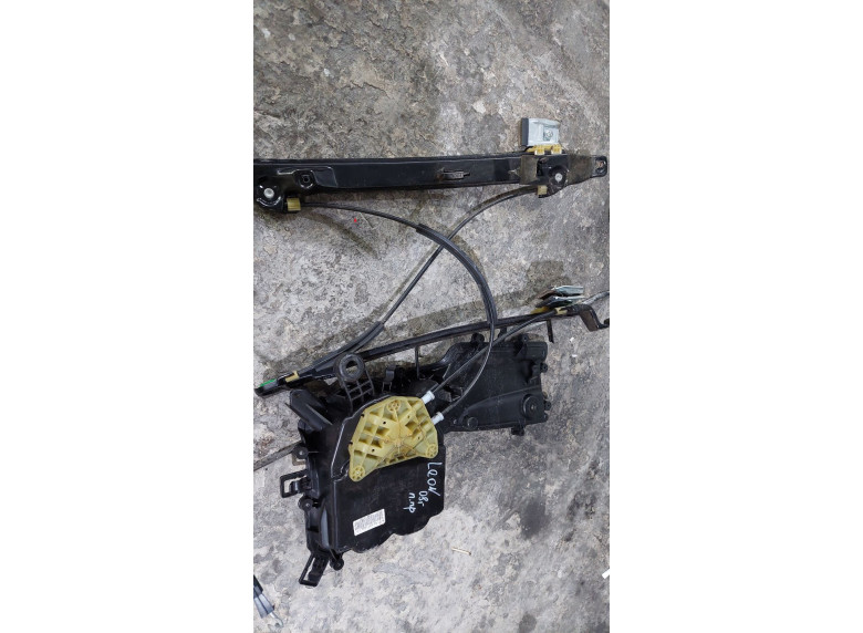 Стеклоподъемник электрический передний правый к Seat Leon