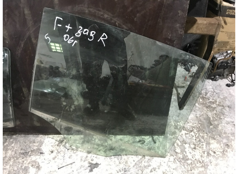 Стекло двери задней правой к Volkswagen Golf Plus, 2006г.