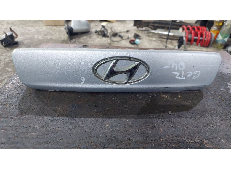 Накладка подсветки номера к Hyundai Getz, 2004г.