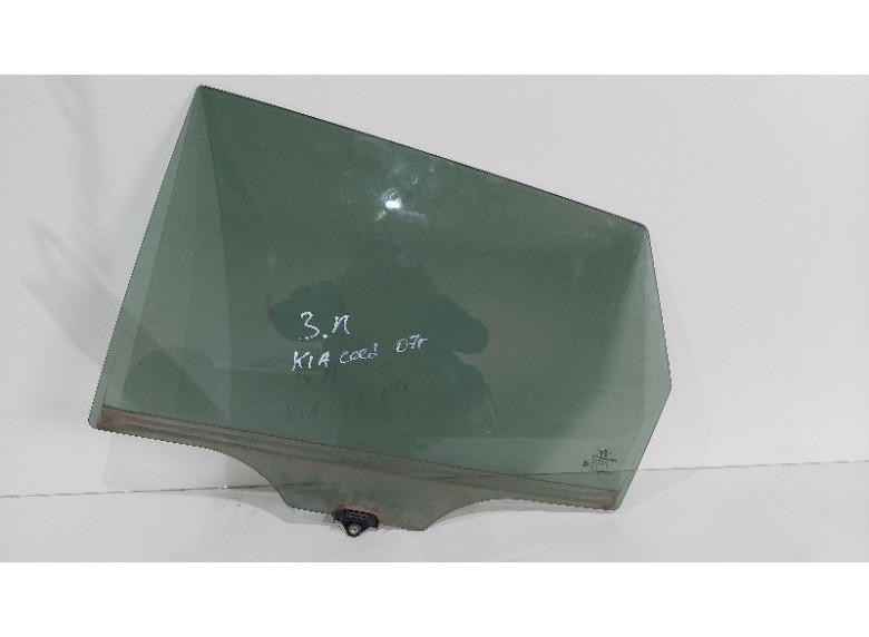 Стекло двери задней левой к Kia Ceed, 2007г.