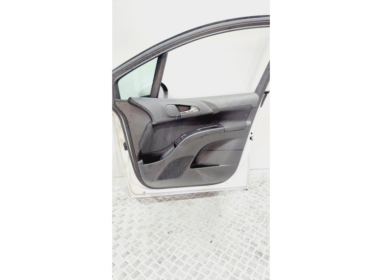 Обшивка двери (дверная карта) комплект к Opel Meriva, 2011г.