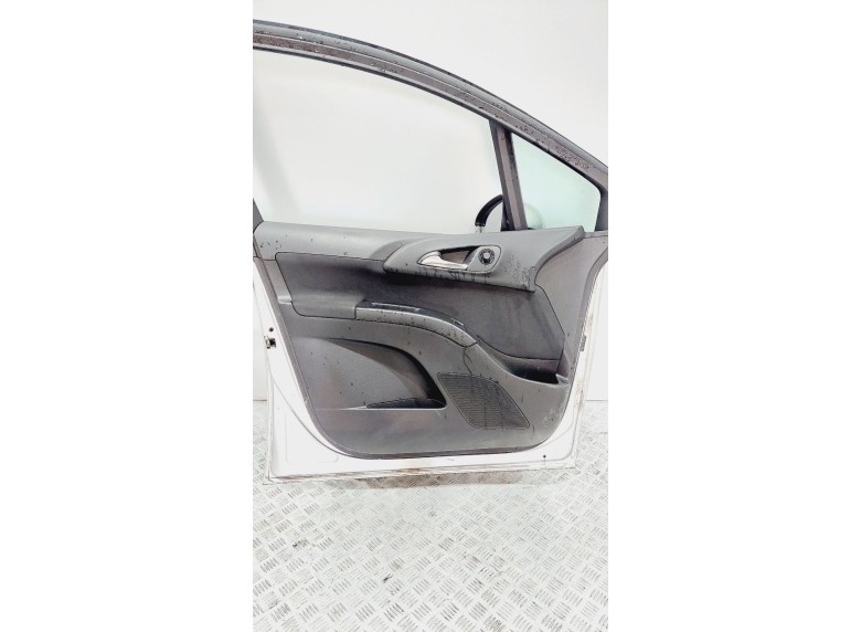 Обшивка двери (дверная карта) комплект к Opel Meriva, 2011г.