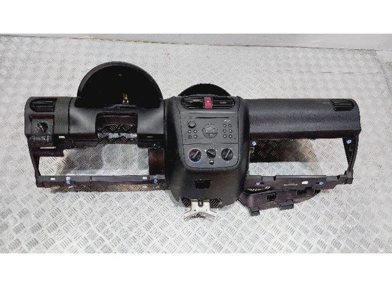 Панель передняя салона (торпедо) к Opel Corsa, 2003г.