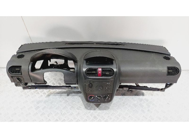 Панель передняя салона (торпедо) к Opel Corsa, 2003г.