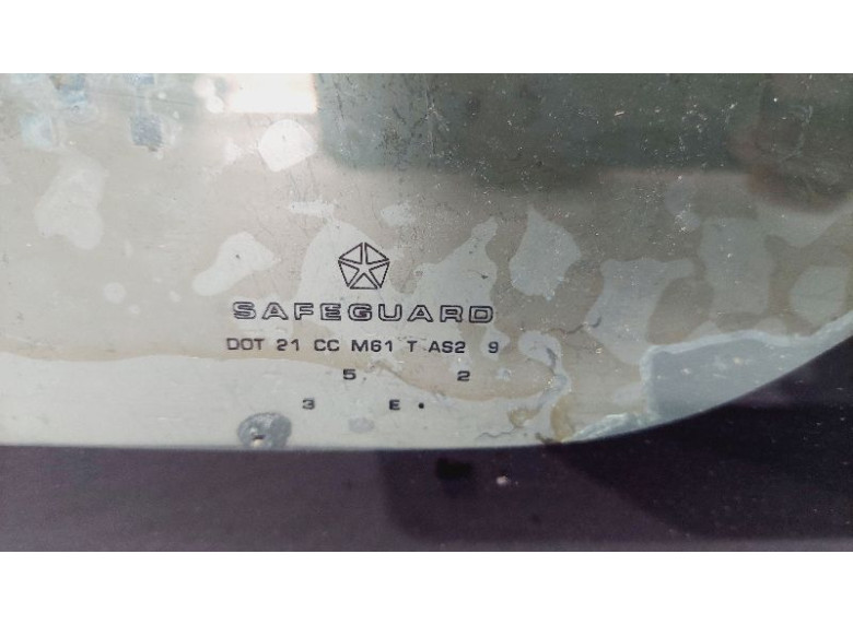 Стекло двери задней левой к Chrysler Voyager, 1996г.
