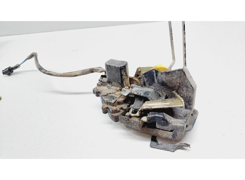 Замок двери задней левой к Kia Carens, 2003г.