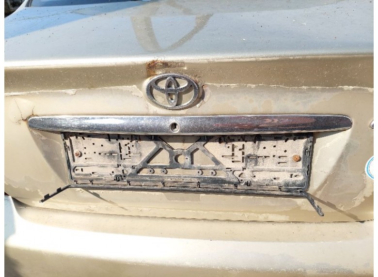 Накладка подсветки номера к Toyota Camry