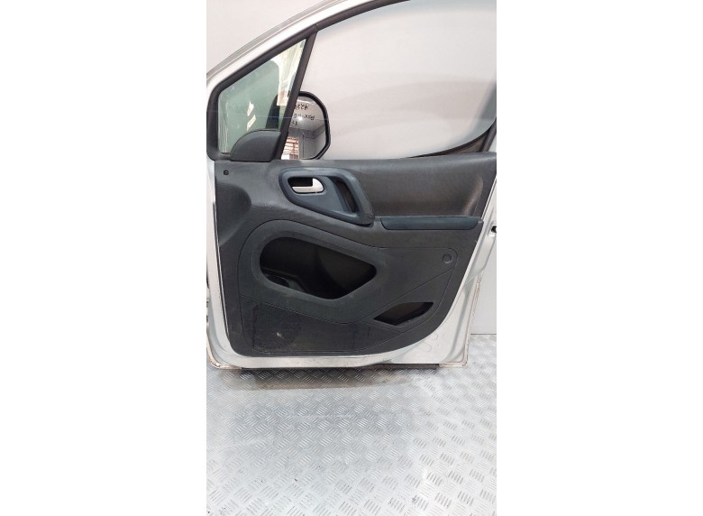 Обшивка двери передней правой (дверная карта) к Peugeot Partner