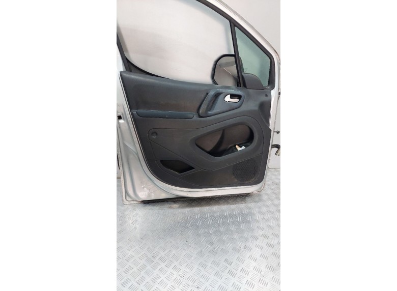 Обшивка двери передней левой (дверная карта) к Peugeot Partner