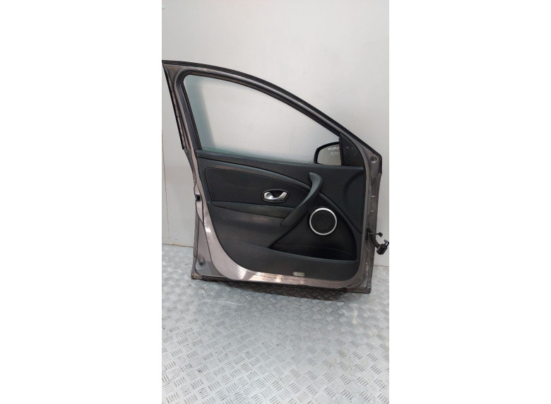 Дверь передняя левая к Renault Megane, 2009г.