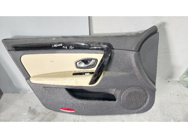 Обшивка двери передней левой (дверная карта) к Renault Laguna, 2013г.