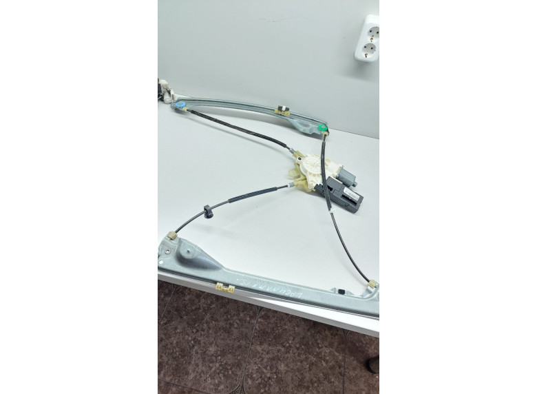 Стеклоподъемник электрический передний левый к Renault Laguna, 2014г.