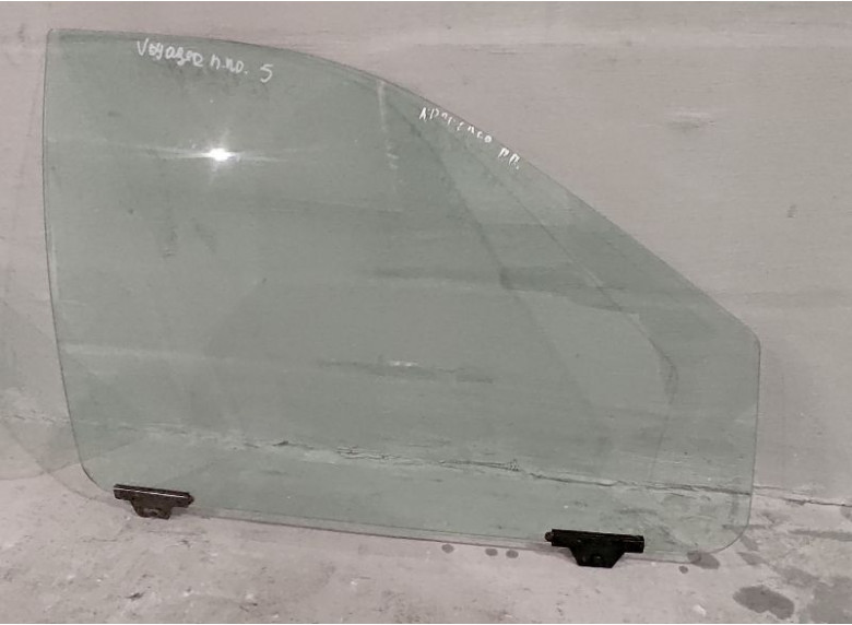 Стекло двери передней правой к Chrysler Voyager