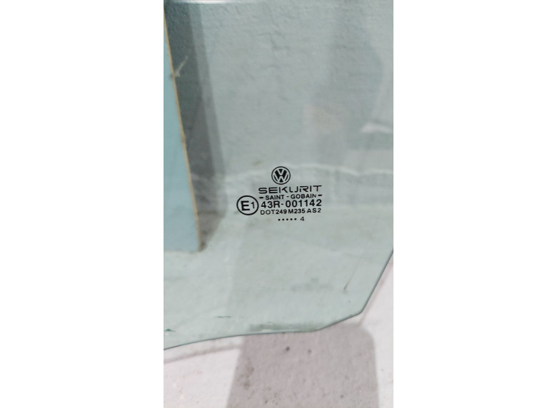 Стекло двери передней левой к Volkswagen Polo, 2004г.