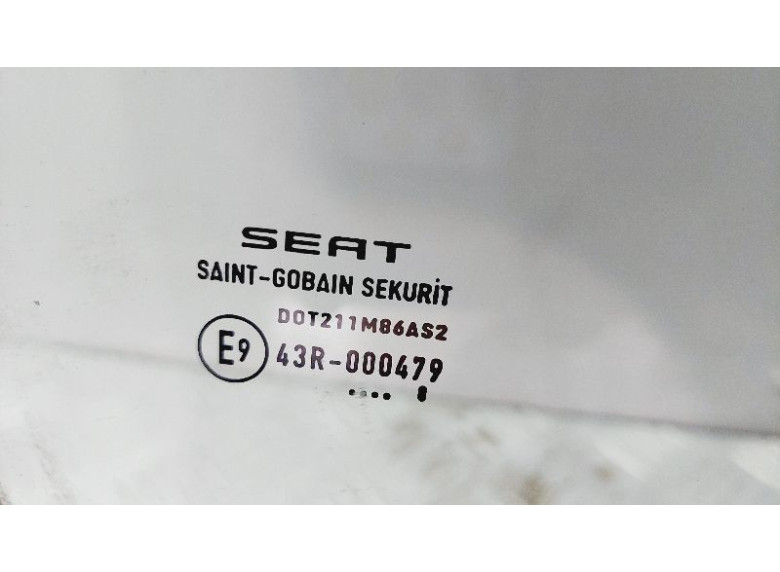Стекло двери передней правой к Seat Altea, 2008г.