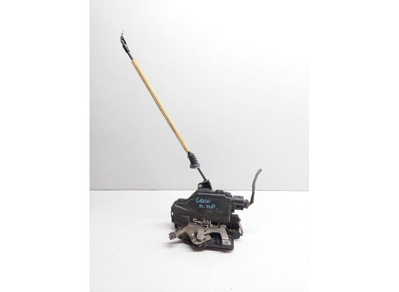 Замок двери передней правой к Seat Leon