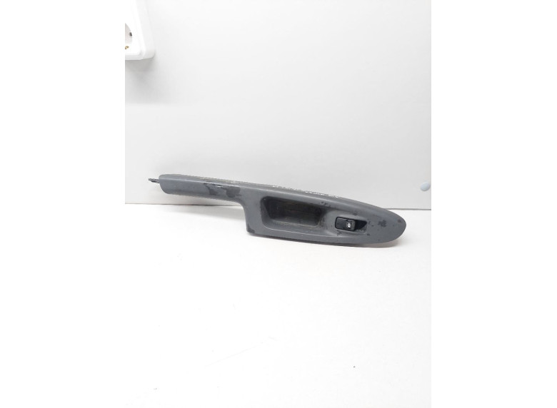 Кнопка стеклоподъемника переднего правого к Kia Rio, 2010г.