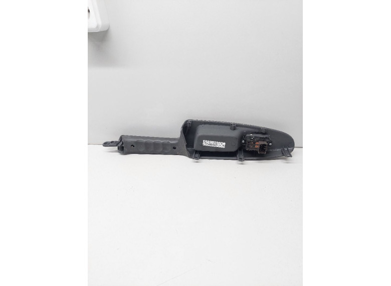 Кнопка стеклоподъемника переднего правого к Kia Rio, 2010г.