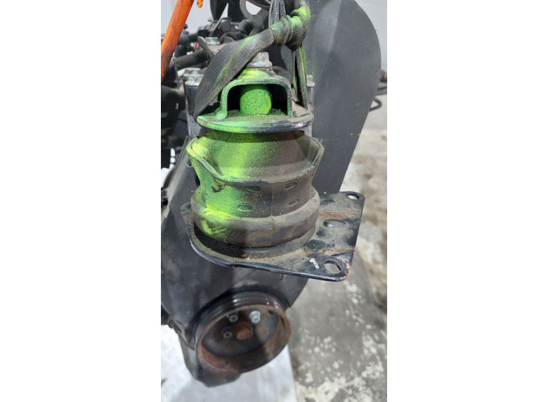 Подушка крепления двигателя к Volkswagen Polo, 2001г.