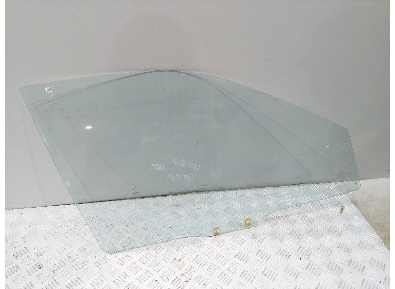 Стекло двери передней правой к Mitsubishi Space Wagon, 1998г.