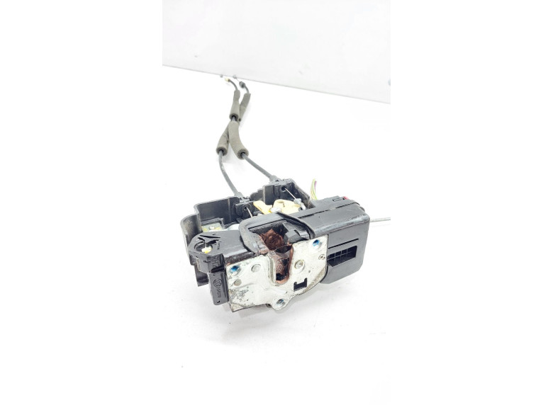 Замок двери передней правой к Chevrolet Captiva, 2011г.