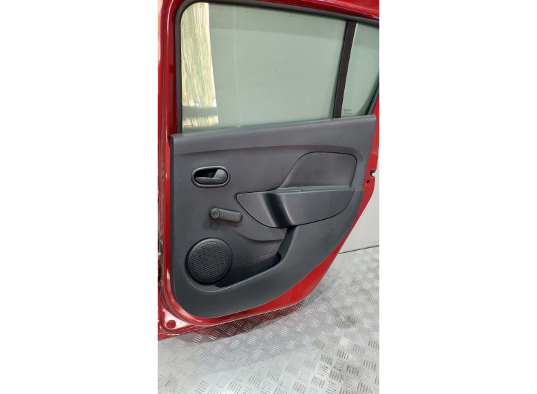 Обшивка двери задней правой (дверная карта) к Renault Sandero Stepway, 2019г.
