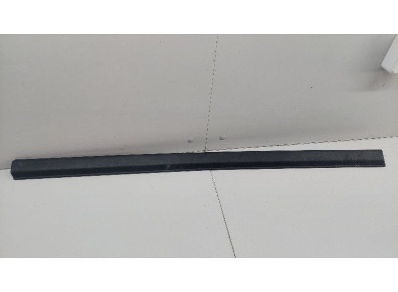 Молдинг двери передней левой к Volkswagen Golf, 1993г.