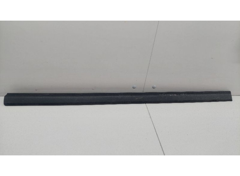 Молдинг двери передней правой к Volkswagen Golf, 1993г.