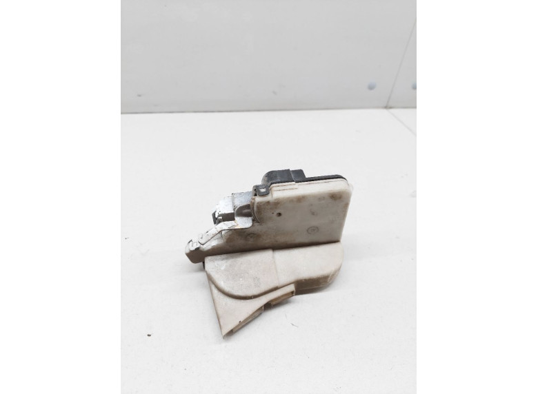 Замок двери задней левой к Volkswagen Golf, 1993г.