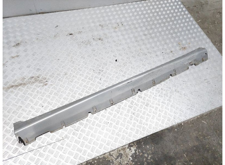 Накладка на порог к Hyundai Sonata, 2003г.