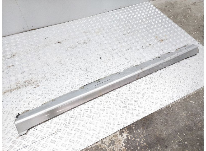 Накладка на порог к Hyundai Sonata, 2003г.