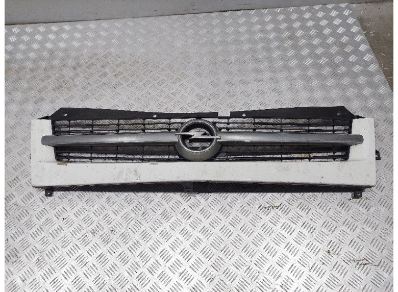 Решетка радиатора к Opel Movano, 2005г.
