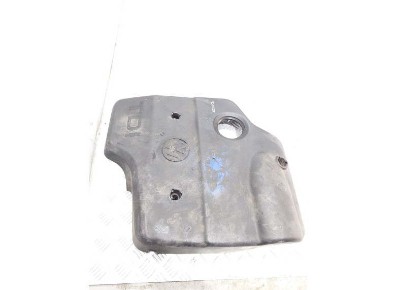 Декоративная крышка двигателя к Volkswagen Golf, 2000г.