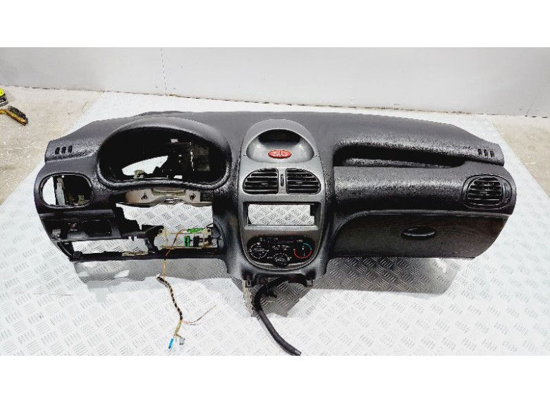 Панель передняя салона (торпедо) к Peugeot 206, 2008г.