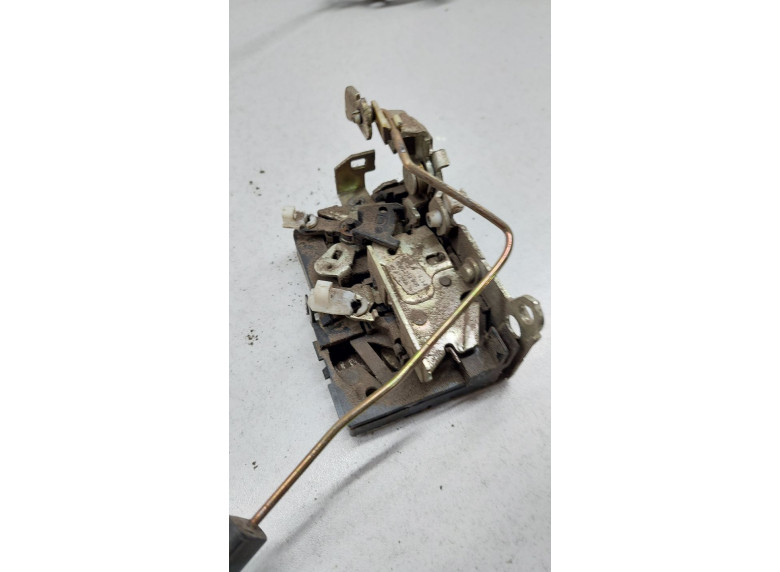 Замок двери передней правой к Dacia Logan, 2008г.