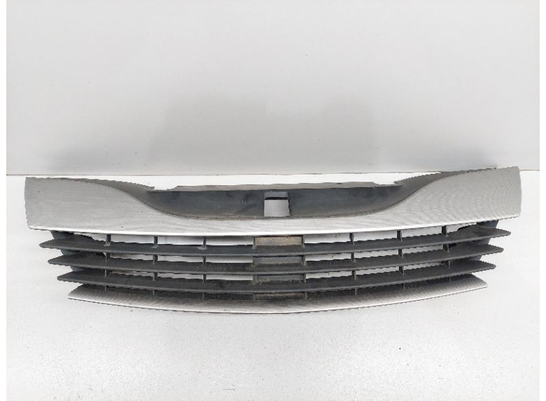 Решетка радиатора к Renault Laguna, 2002г.