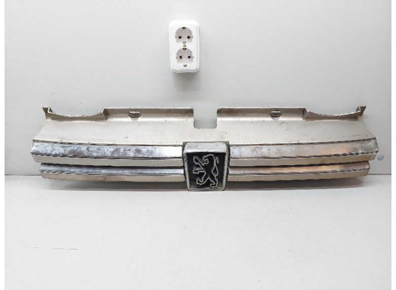 Решетка радиатора к Peugeot 605, 1994г.