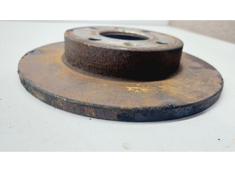 Диск тормозной передний к Renault Megane, 1995г.