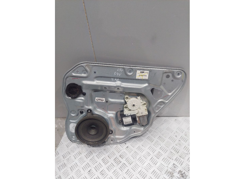 Стеклоподъемник электрический задний правый к Volvo S40, 2005г.