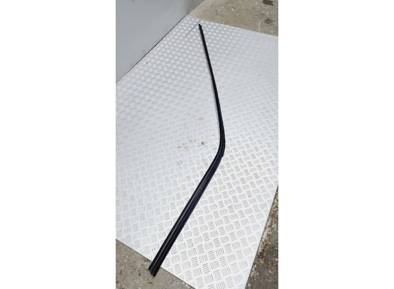 Молдинг крыши к Volkswagen Golf, 1996г.