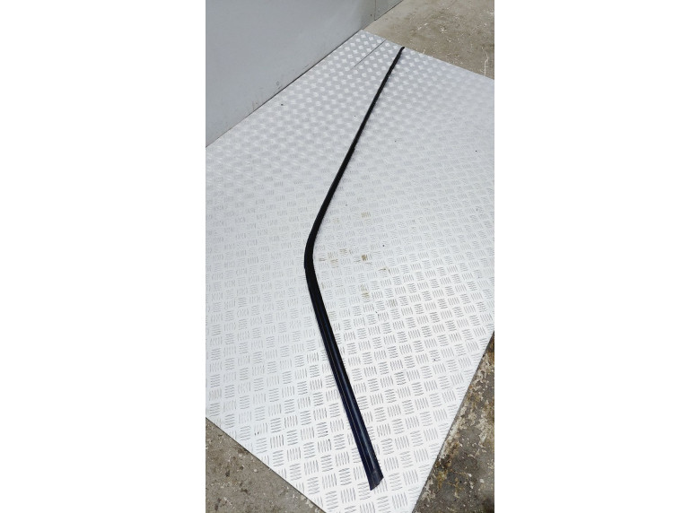 Молдинг крыши к Volkswagen Golf, 1996г.