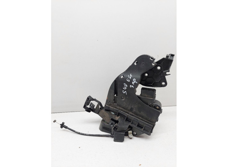 Замок двери задней правой к Volvo S40, 2005г.