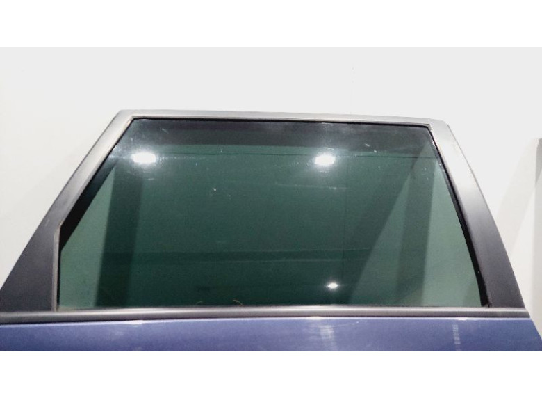 Стекло двери задней правой к Mitsubishi Grandis, 2006г.