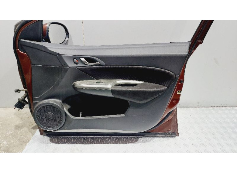 Обшивка двери передней правой (дверная карта) к Honda Civic, 2011г.