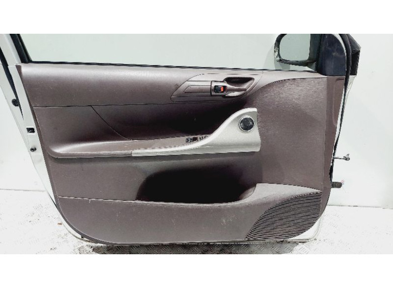 Обшивка двери передней левой (дверная карта) к Toyota iQ, 2010г.